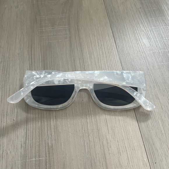 2 GLASSES FOR 20 DOLLARS - Picture 2 of 3